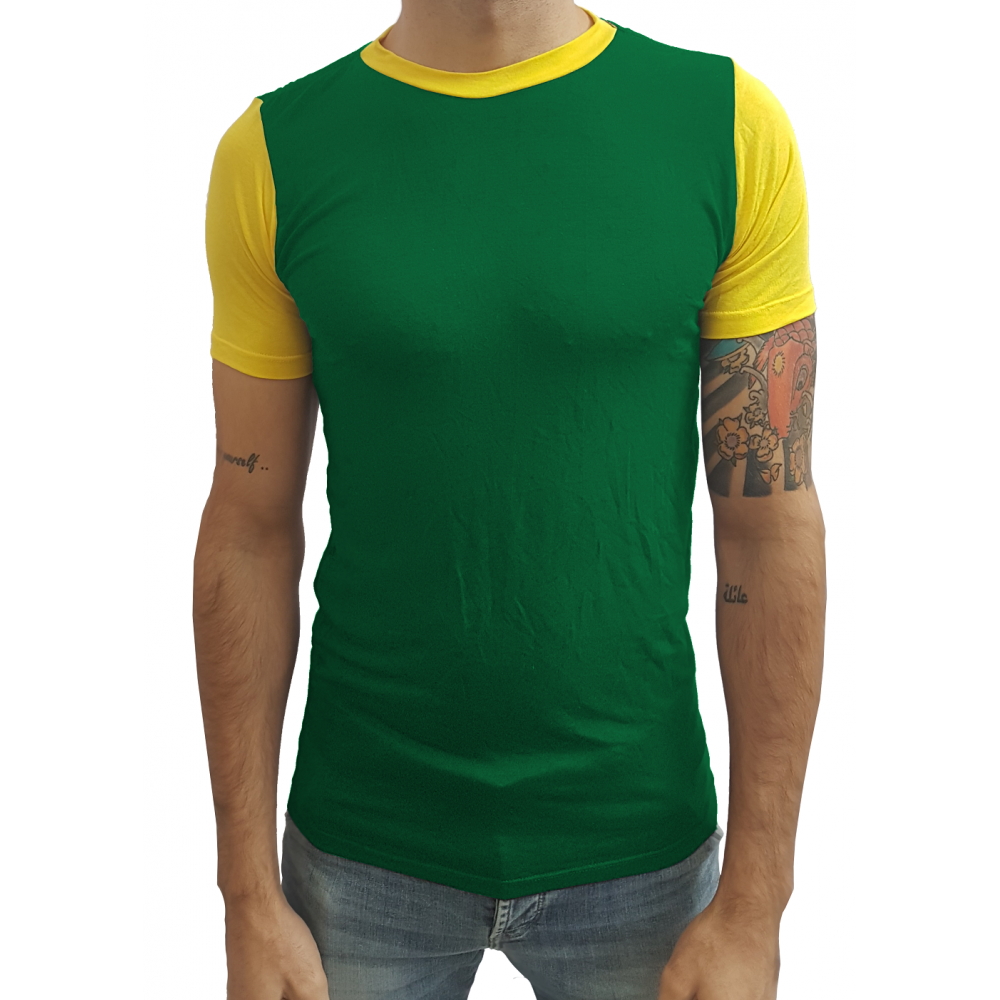camisa amarela com manga verde