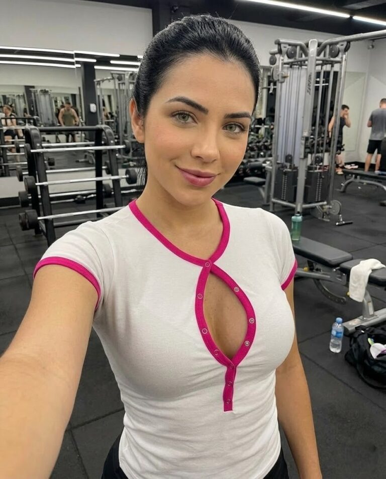 Blusa Feminina com botão no decote